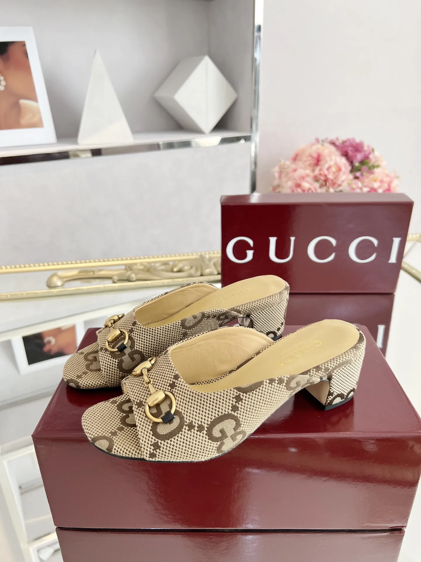 上新啦🔥🔥🔥Gucci古驰2025新款拖鞋 高跟百搭显瘦、受用原版1:1五金! 面料采用头层牛皮 内里/垫脚羊皮 标准码数35/41,四色可选 跟高3.5cm P170💰💰