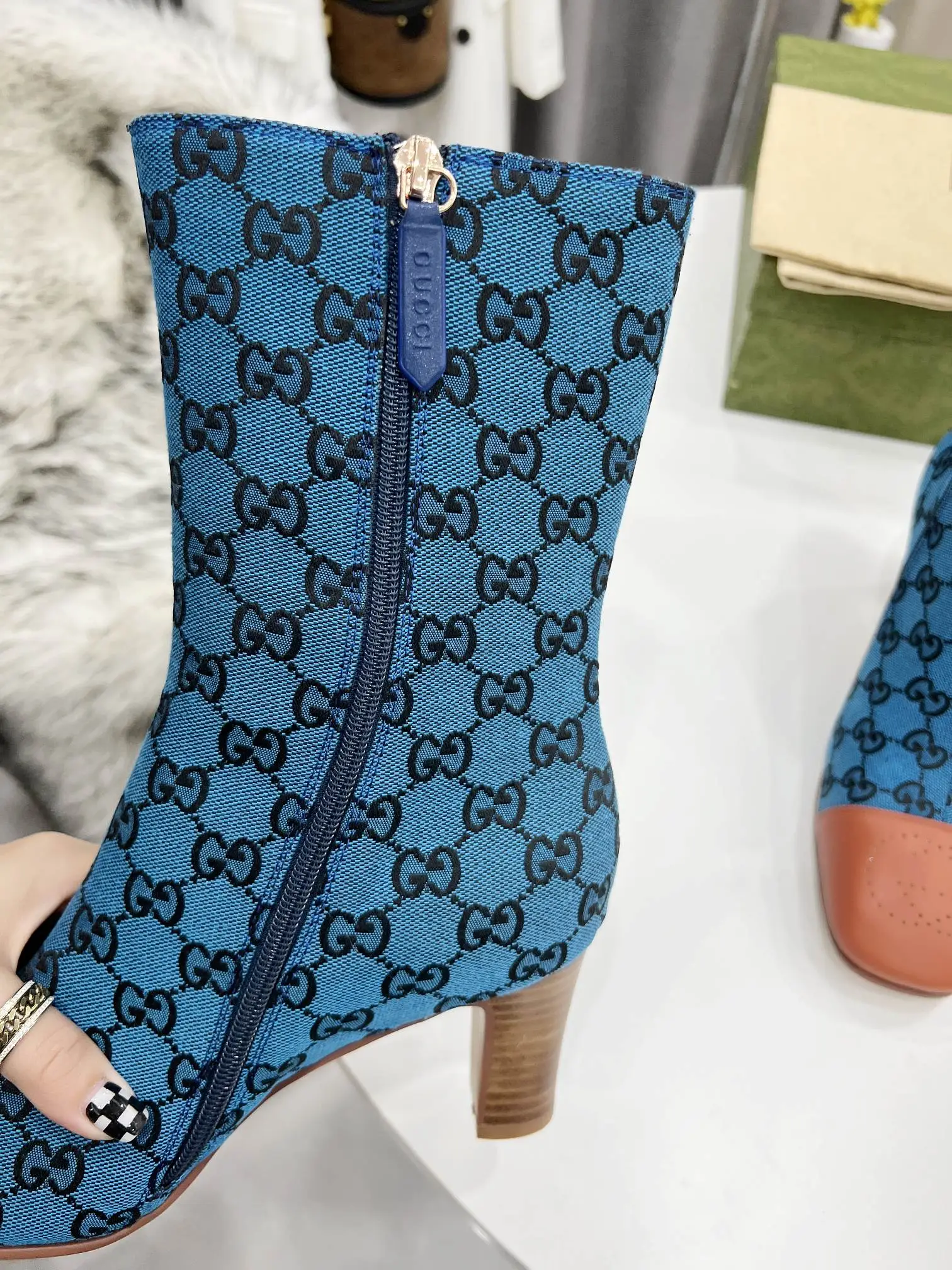 2021年GUCCI最新款 高跟6CM,P橡胶底290米,真皮底330米。 码数35-43