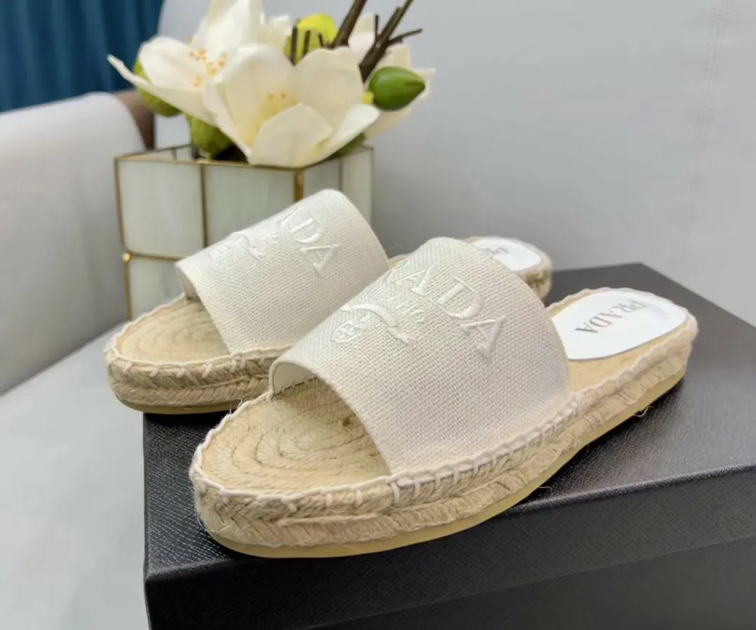 p170💰🔥Prada普拉达🔥2052最新渔夫鞋，鞋面原版斜纹布舒适透气、三角立体Logo绣花可谓是近年来主打系列 无论包包鞋子还是是衣服都非常的热门 ，上脚超🐔 舒适大方！专柜同步1:1开模💯进口耐磨象胶大底！进口水染羊皮里！5色可选🔥码数，35-40{41，42可定做}