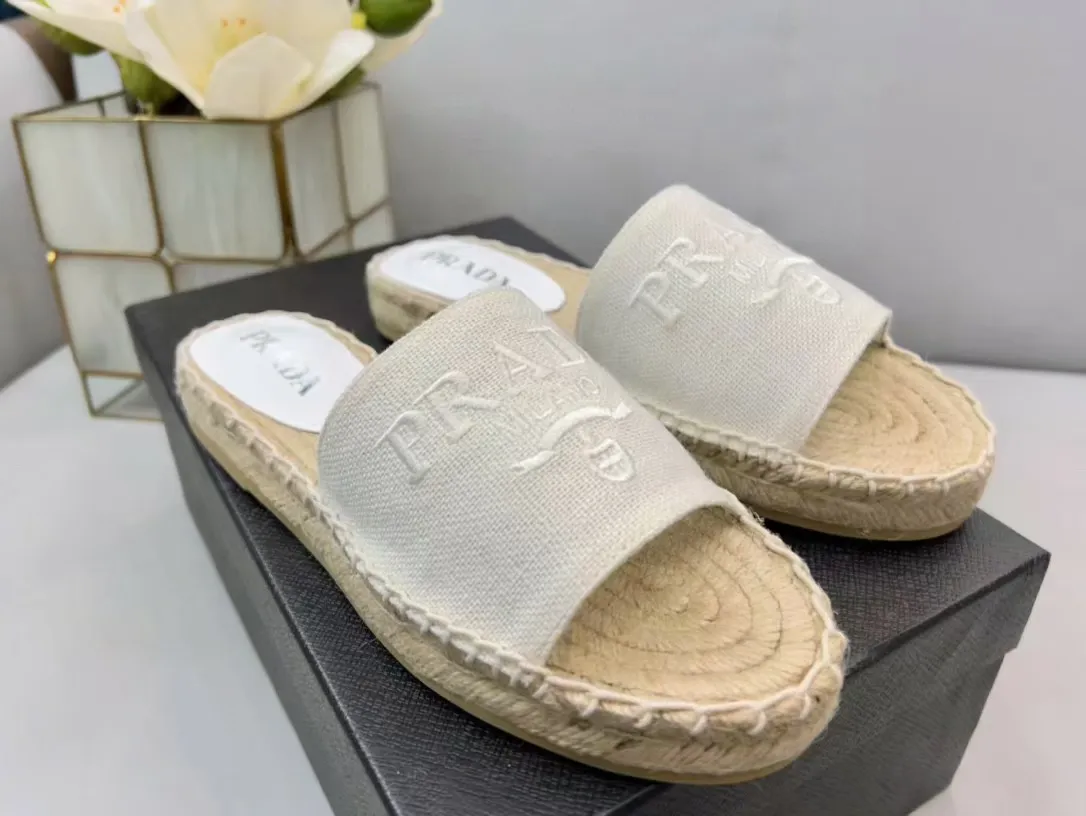 p170💰🔥Prada普拉达🔥2052最新渔夫鞋，鞋面原版斜纹布舒适透气、三角立体Logo绣花可谓是近年来主打系列 无论包包鞋子还是是衣服都非常的热门 ，上脚超🐔 舒适大方！专柜同步1:1开模💯进口耐磨象胶大底！进口水染羊皮里！5色可选🔥码数，35-40{41，42可定做}