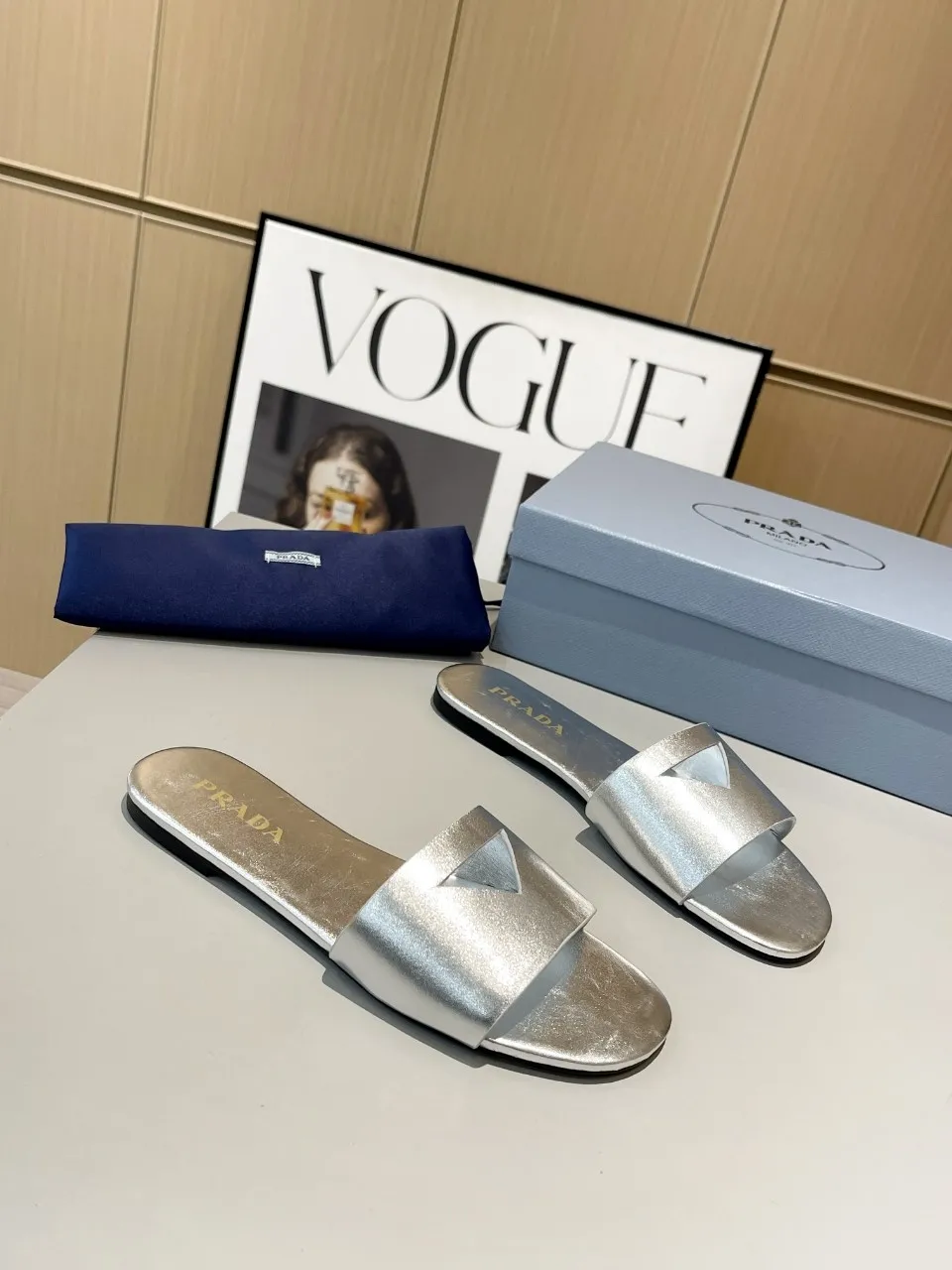 普拉达,2024最新款,码数35-43,出厂价:150(真皮底加30)