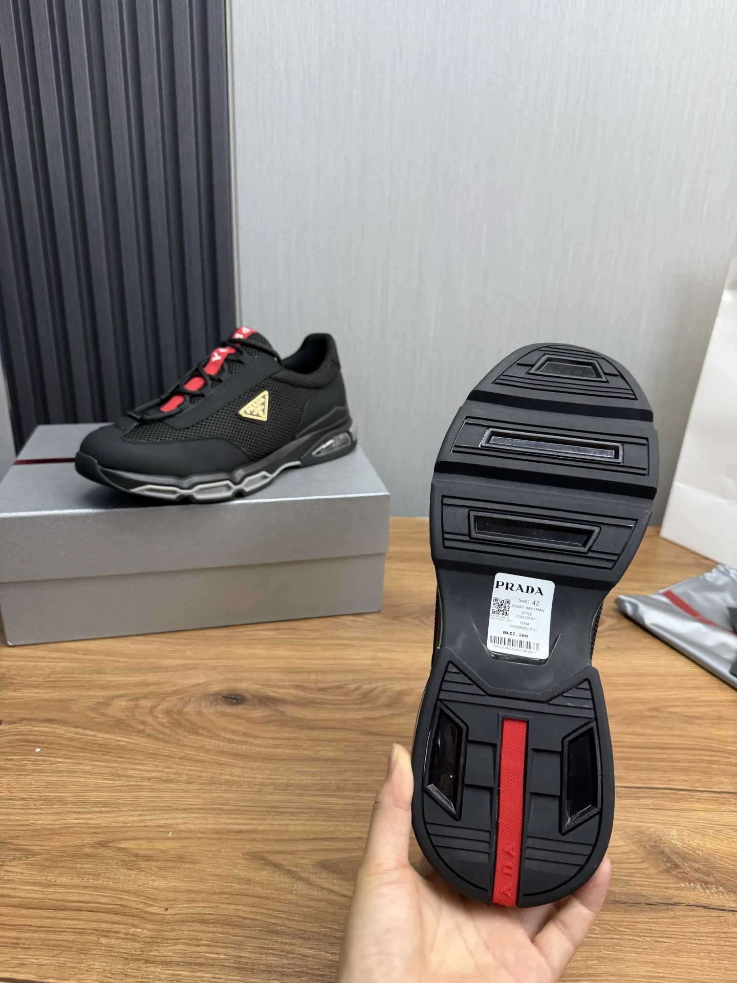 工厂价350💰 【PRADA普拉达】男鞋专柜爆款,高品质出货✔️官网同步 原版进口牛皮配舒适网面+牛皮内里,1⃣️比1⃣️复刻 ,原厂抽空气垫原版底,38-45