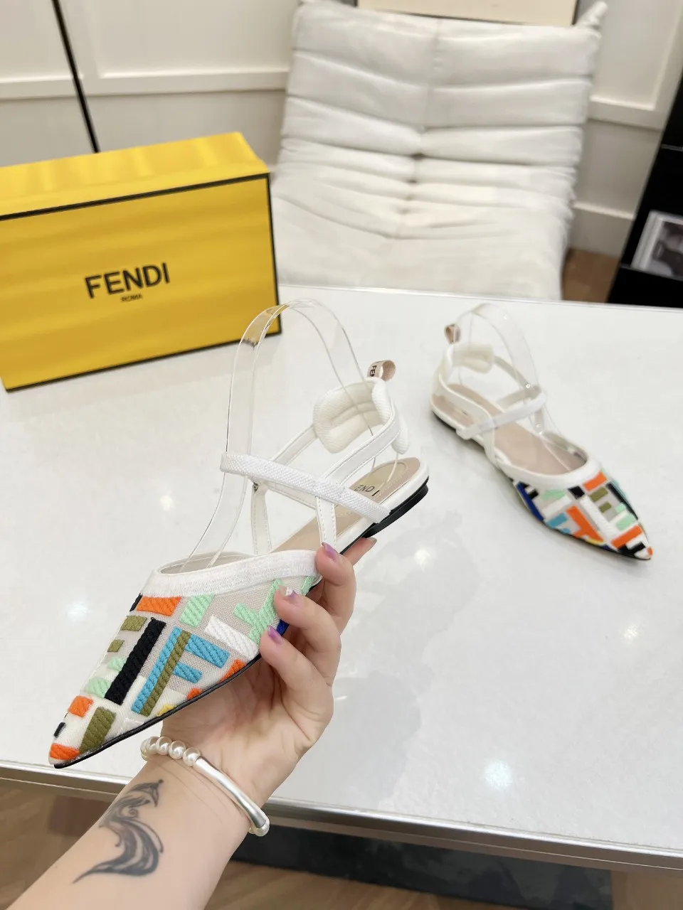 芬迪新款上线 跟高:平底 5.5 8.5 35-40(41、42、定做)p260