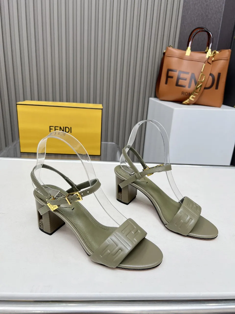 芬迪新款上线 跟高6CM 35-40(41、42、43定做)P230