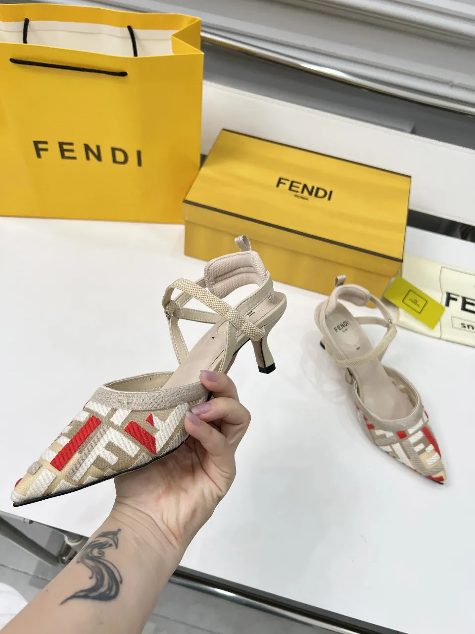 芬迪新款上线 跟高: 5.5 8.5 35-40(41、42、定做)p260