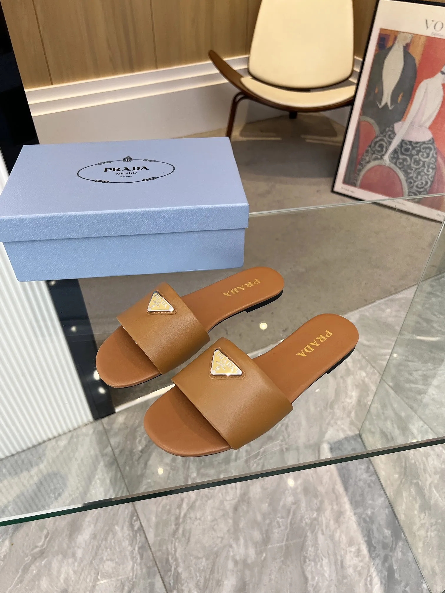 普拉达,2024最新款,码数35-43,出厂价:150(真皮底加30)