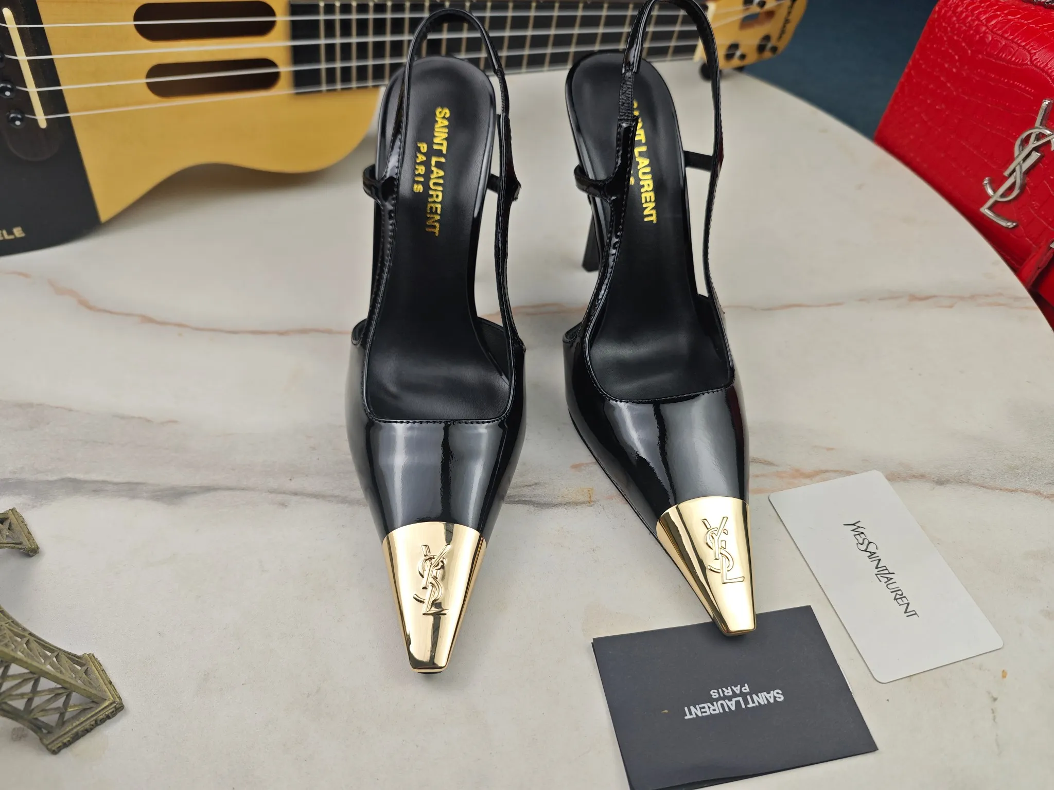 工厂价💰260【Saint Laurent】圣罗兰、高跟ysl字凉鞋💃2024早秋专柜同步最新款、YSL、装饰👠 经典上乘美艳力作 专柜最火春夏系列 兼备气质 时尚 经典耐看的设计风格 😌上脚效果特别美〰️，材料采用🇮🇹意大利进口小黑牛，进口黑漆皮、内里、垫脚；绵羊皮、细跟凉鞋，码数35-41码（34.41.42要定做，不退换）大底；进口真皮大底、配专柜全套包装