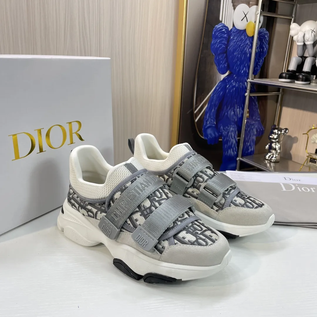 橙子出厂价💰170 Dior 迪奥 魔术贴休闲运动鞋 增高厚底老爹鞋 完美复刻 版型超级正 鞋面对原版科技面料迷彩 质感超好 牛皮垫脚 原版魔术贴织带可调节 松紧 对原版打码 开模原版组合发泡大底(TPU+RB+PU)轻盈舒适 厚底增高显瘦 运动时尚百搭 码数:35-42