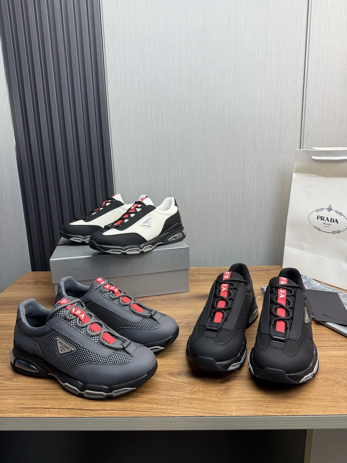 工厂价350💰 【PRADA普拉达】男鞋专柜爆款,高品质出货✔️官网同步 原版进口牛皮配舒适网面+牛皮内里,1⃣️比1⃣️复刻 ,原厂抽空气垫原版底,38-45