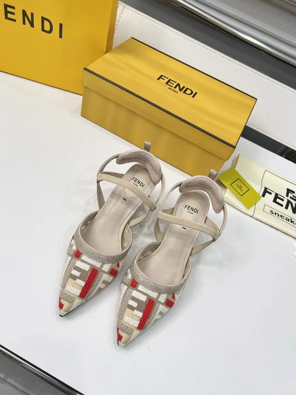 芬迪新款上线 跟高: 5.5 8.5 35-40（41、42、定做）p260