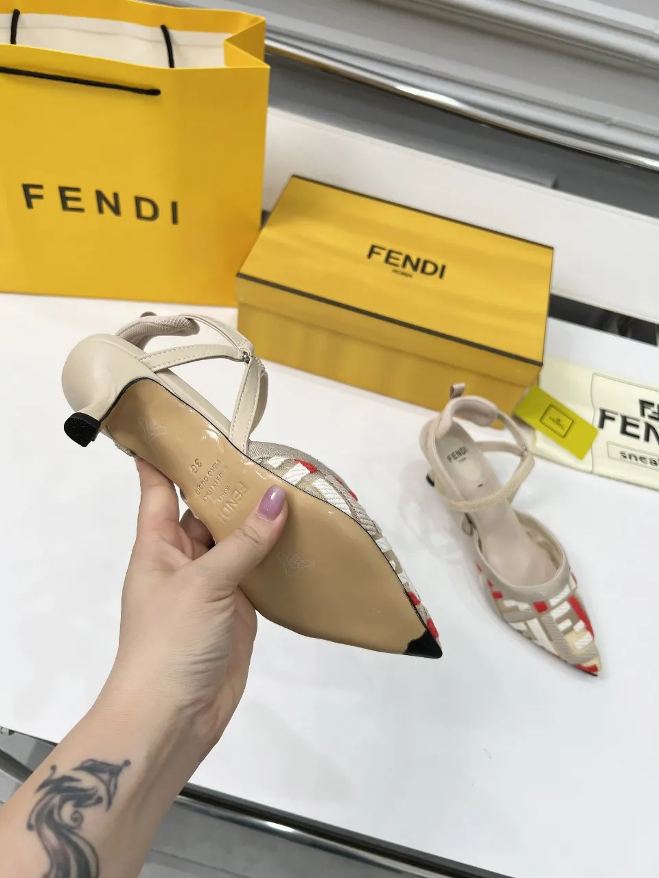 芬迪新款上线 跟高: 5.5 8.5 35-40（41、42、定做）p260