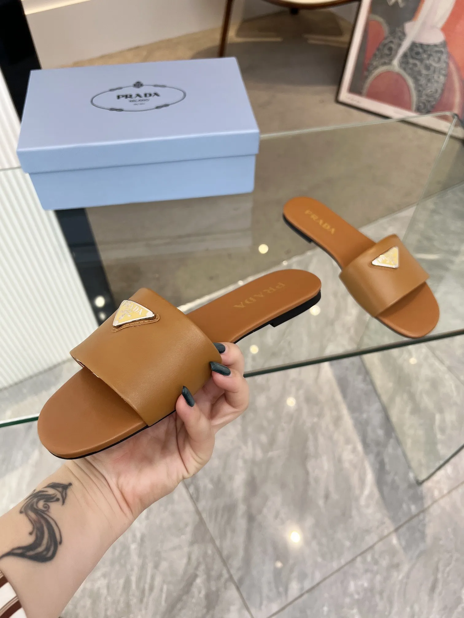 普拉达,2024最新款,码数35-43,出厂价:150(真皮底加30)