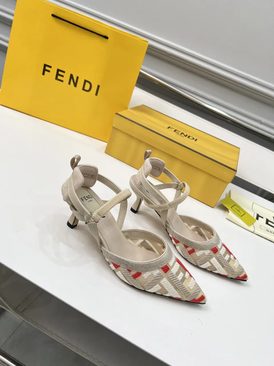 芬迪新款上线 跟高: 5.5 8.5 35-40(41、42、定做)p260