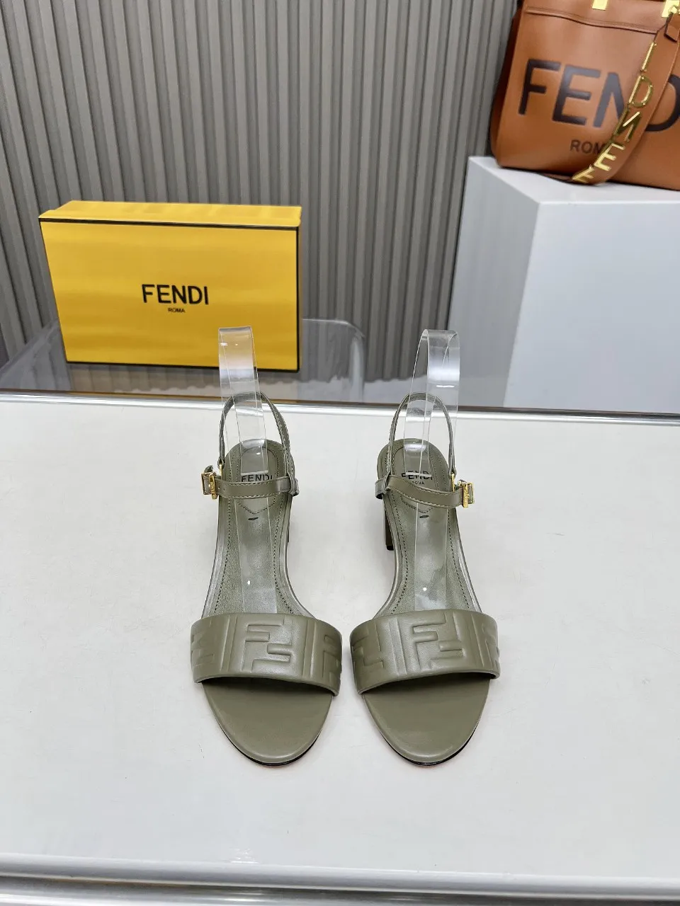 芬迪新款上线 跟高6CM 35-40(41、42、43定做)P230