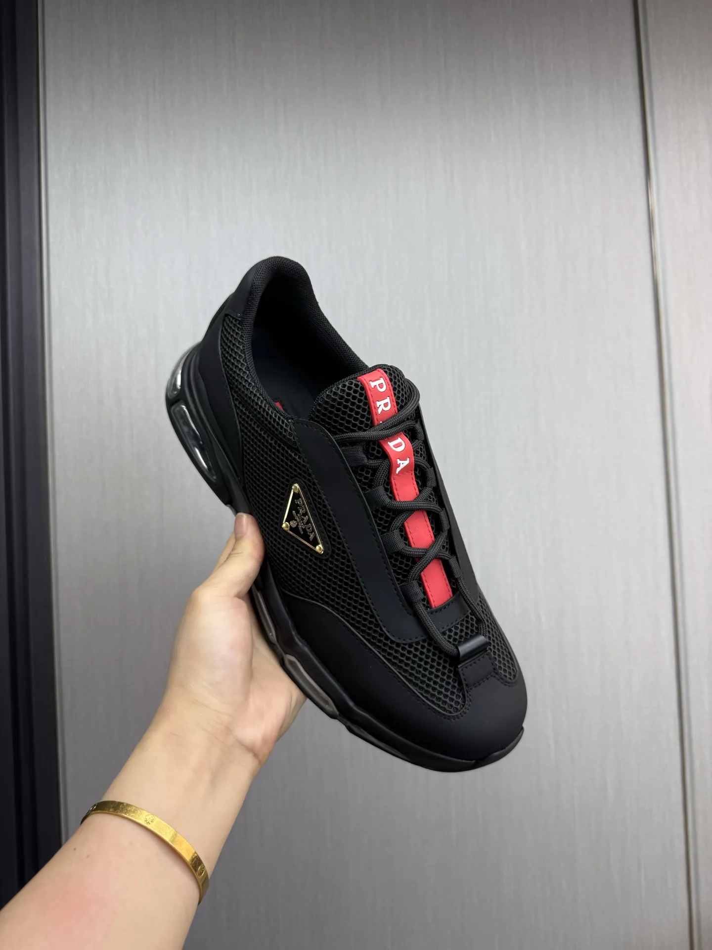 工厂价350💰 【PRADA普拉达】男鞋专柜爆款,高品质出货✔️官网同步 原版进口牛皮配舒适网面+牛皮内里,1⃣️比1⃣️复刻 ,原厂抽空气垫原版底,38-45