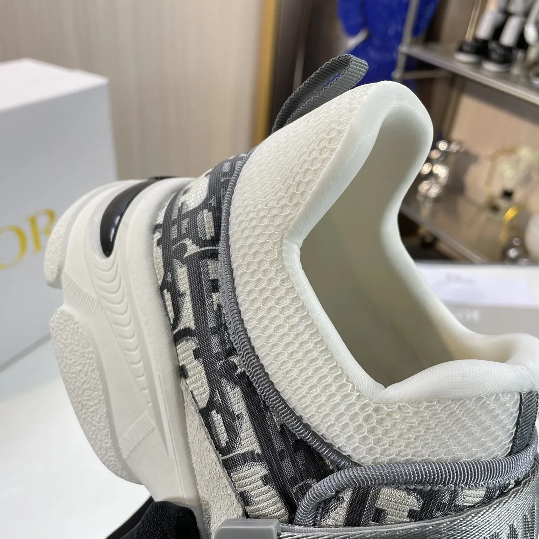 橙子出厂价💰170 Dior 迪奥 魔术贴休闲运动鞋 增高厚底老爹鞋 完美复刻 版型超级正 鞋面对原版科技面料迷彩 质感超好 牛皮垫脚 原版魔术贴织带可调节 松紧 对原版打码 开模原版组合发泡大底（TPU+RB+PU）轻盈舒适 厚底增高显瘦 运动时尚百搭 码数：35-42