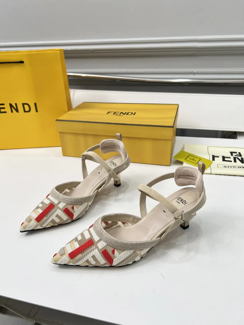 芬迪新款上线 跟高: 5.5 8.5 35-40（41、42、定做）p260