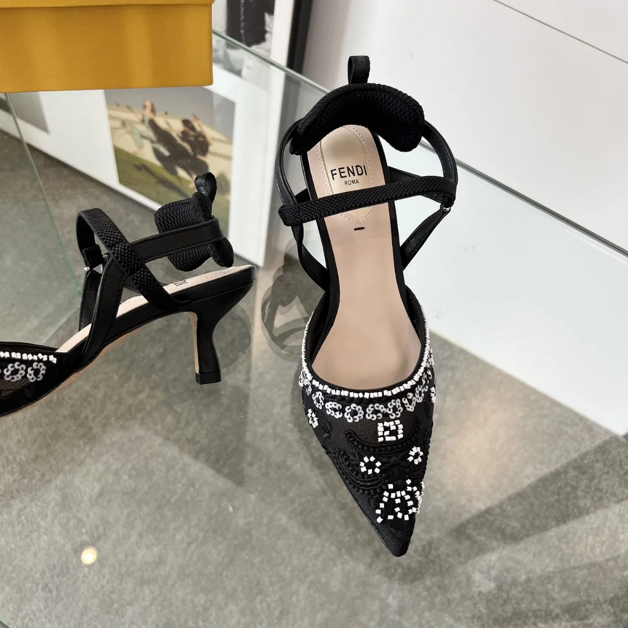 芬迪新款上线 跟高: 5.5 8.5 35-40（41、42、定做） P290芬迪新款上线 跟高: 5.5 8.5 35-40（41、42、定做） P290