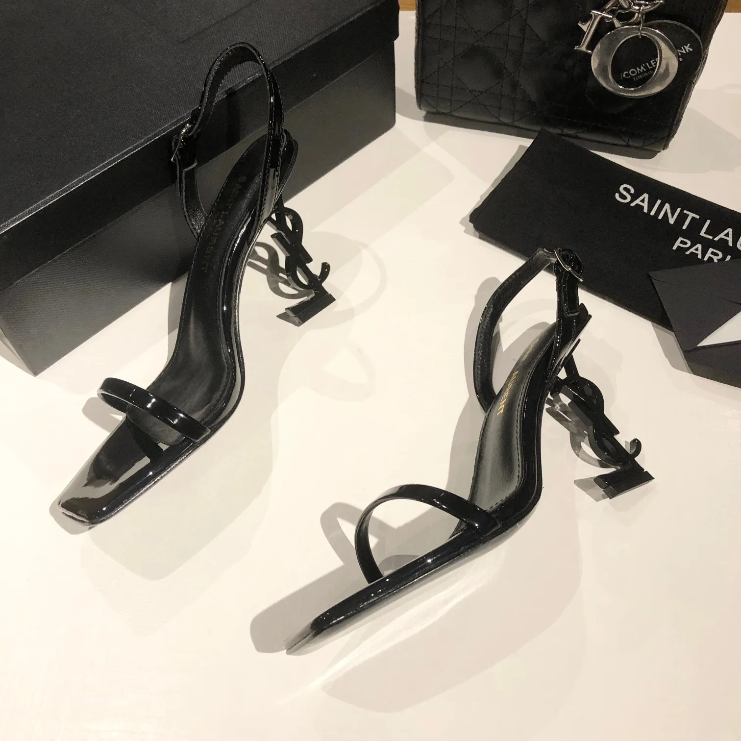 💰260「SAINT LAURENT 圣罗兰」YSL字母金属扣 烤漆YSL字母跟高跟凉鞋。特色的字母跟设计,独享不一样的风采。 ✨进口漆皮+水染羊皮里+意大利🇮🇹真皮大底。 ⚠️两种跟高:8cm,10.5cm 颜色:黑漆,黑皮,杏漆,红漆,粉色羊京 Size:35-40(40 41订做不退换)
