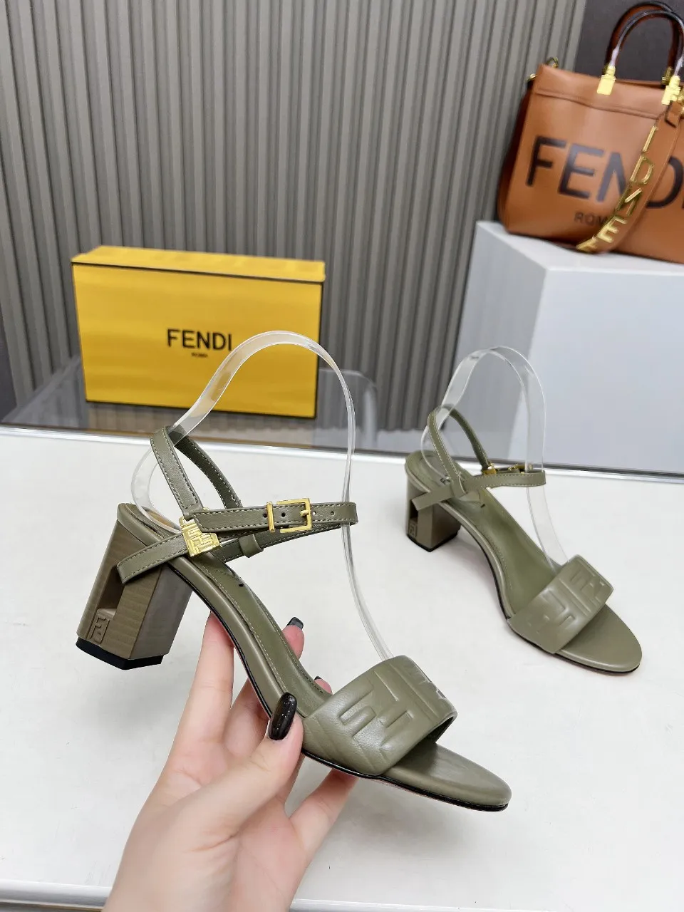 芬迪新款上线 跟高6CM 35-40（41、42、43定做）P230