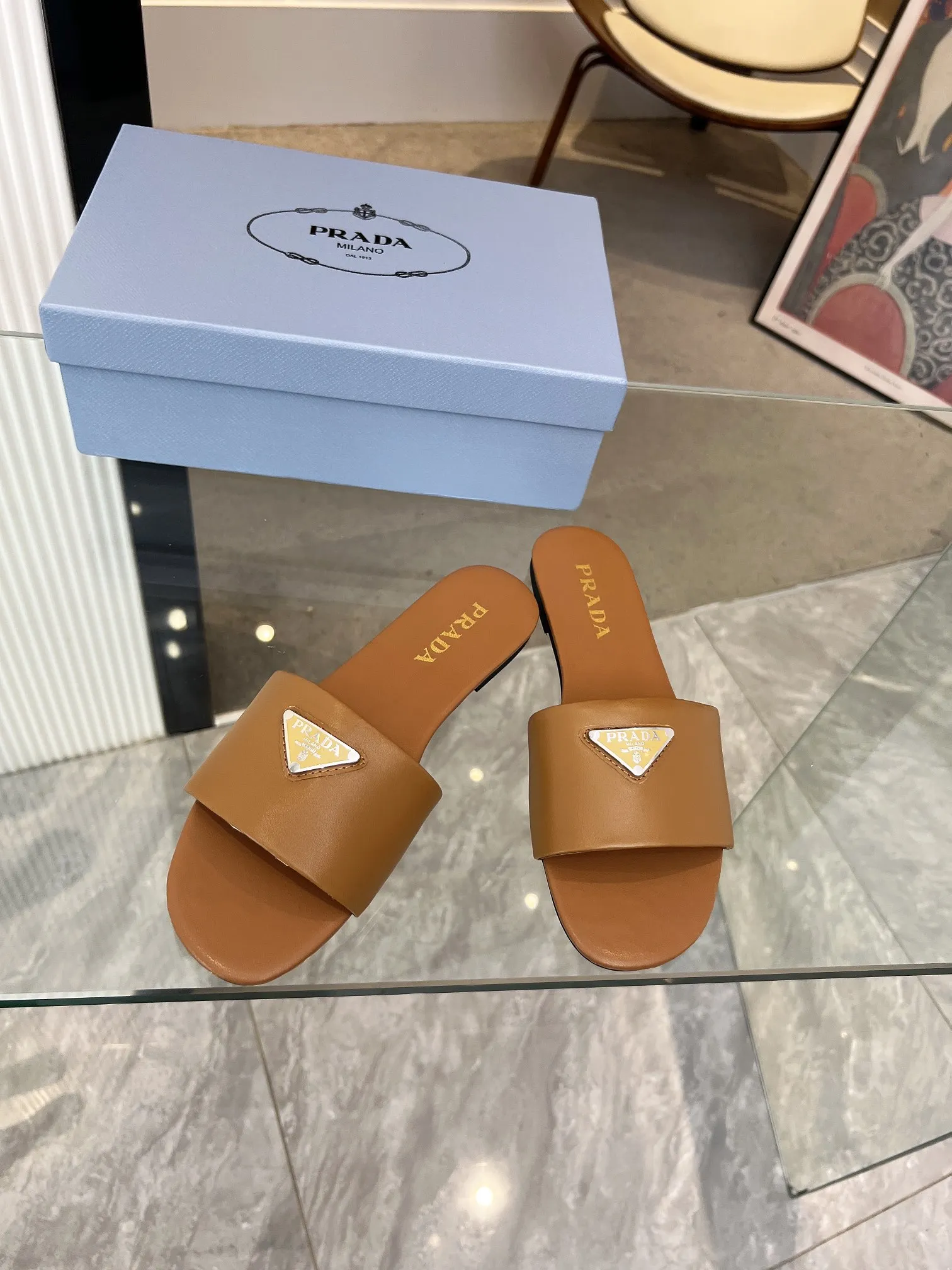 普拉达,2024最新款,码数35-43,出厂价:150(真皮底加30)