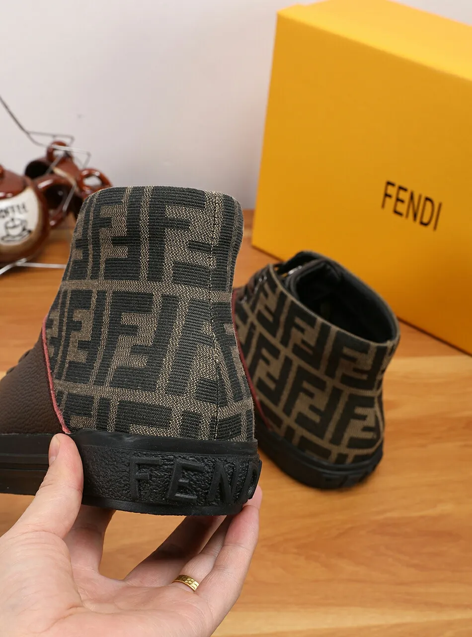 工厂批210💰全高档羊里 请认准高质量👍最新款FENDI芬迪👍 官网全球首发🔥 💋👟品牌芬迪 玫瑰](高端货) 💋👟级别：原版，[强] 💋👟材质：意大利原版头层色彩小牛皮配欧洲顶级羊皮内里👍 💋👟码数：38-45[胜利] 💋👟工艺：原版工艺[拳头] 💋👟颜色：二色 ，[爱心] 💋👟款式：最新款 🎉 💋👟供应：长期供货,永不继货[嘴唇]