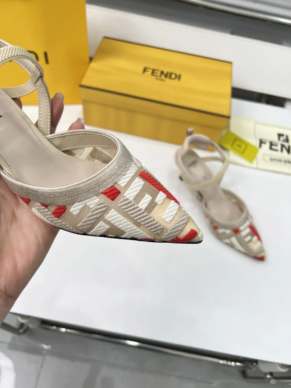 芬迪新款上线 跟高: 5.5 8.5 35-40（41、42、定做）p260