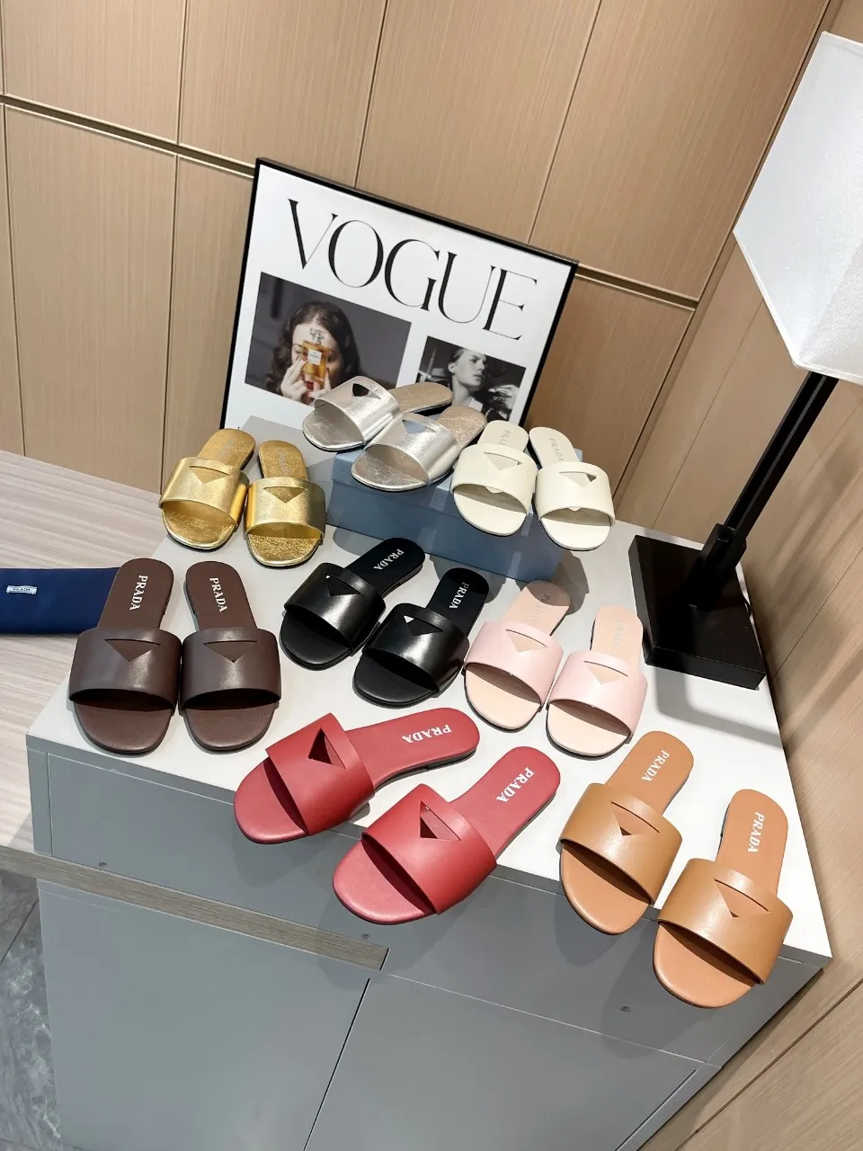 普拉达,2024最新款,码数35-43,出厂价:150(真皮底加30)