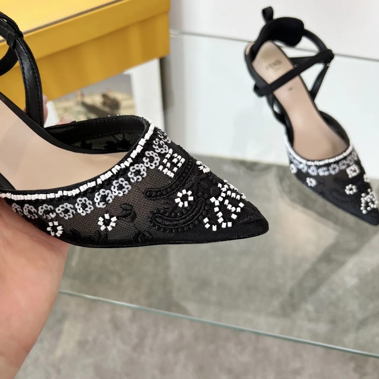 芬迪新款上线 跟高: 5.5 8.5 35-40（41、42、定做） P290芬迪新款上线 跟高: 5.5 8.5 35-40（41、42、定做） P290