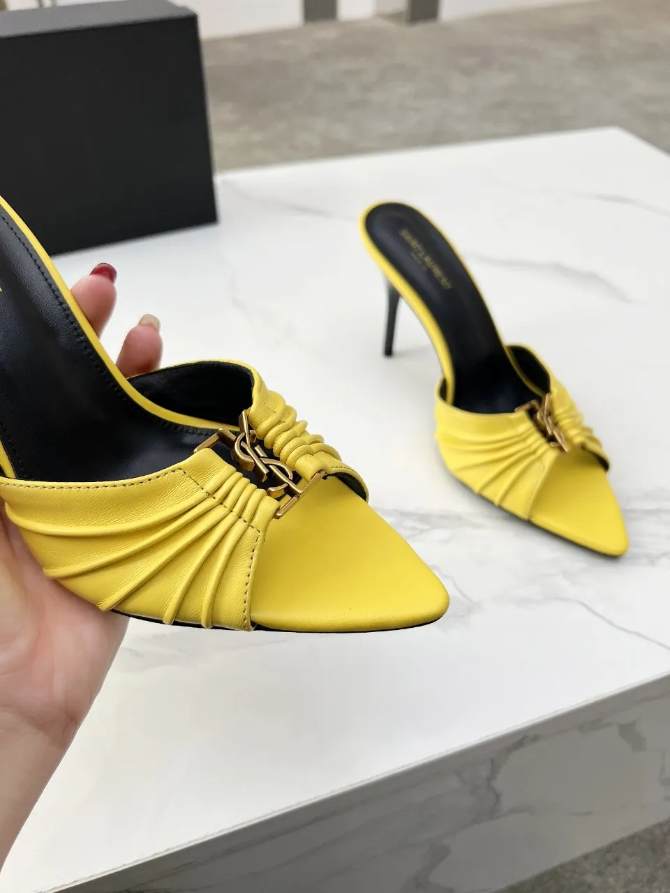 p210 YSL拖鞋,原版字母扣,手工捏皱,羊皮面,羊皮里,意大利真皮大底,跟高9厘米(原版跟高),34码到41码