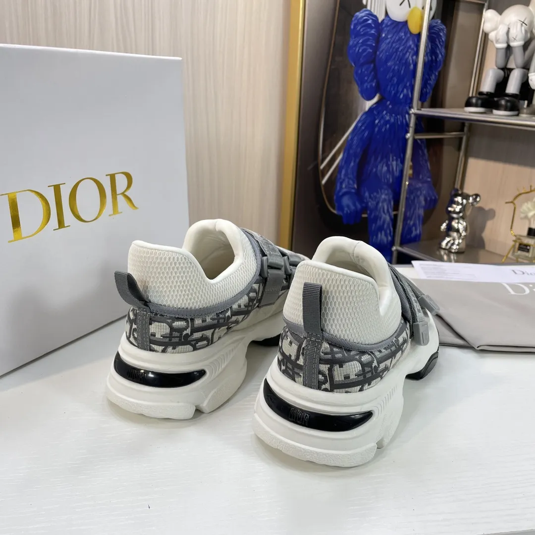 橙子出厂价💰170 Dior 迪奥 魔术贴休闲运动鞋 增高厚底老爹鞋 完美复刻 版型超级正 鞋面对原版科技面料迷彩 质感超好 牛皮垫脚 原版魔术贴织带可调节 松紧 对原版打码 开模原版组合发泡大底（TPU+RB+PU）轻盈舒适 厚底增高显瘦 运动时尚百搭 码数：35-42