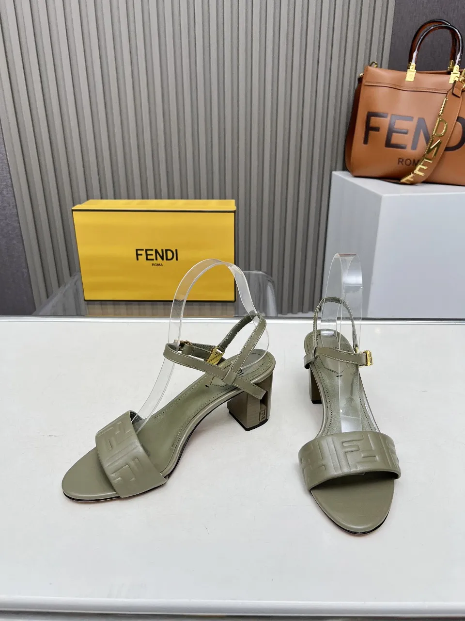 芬迪新款上线 跟高6CM 35-40（41、42、43定做）P230