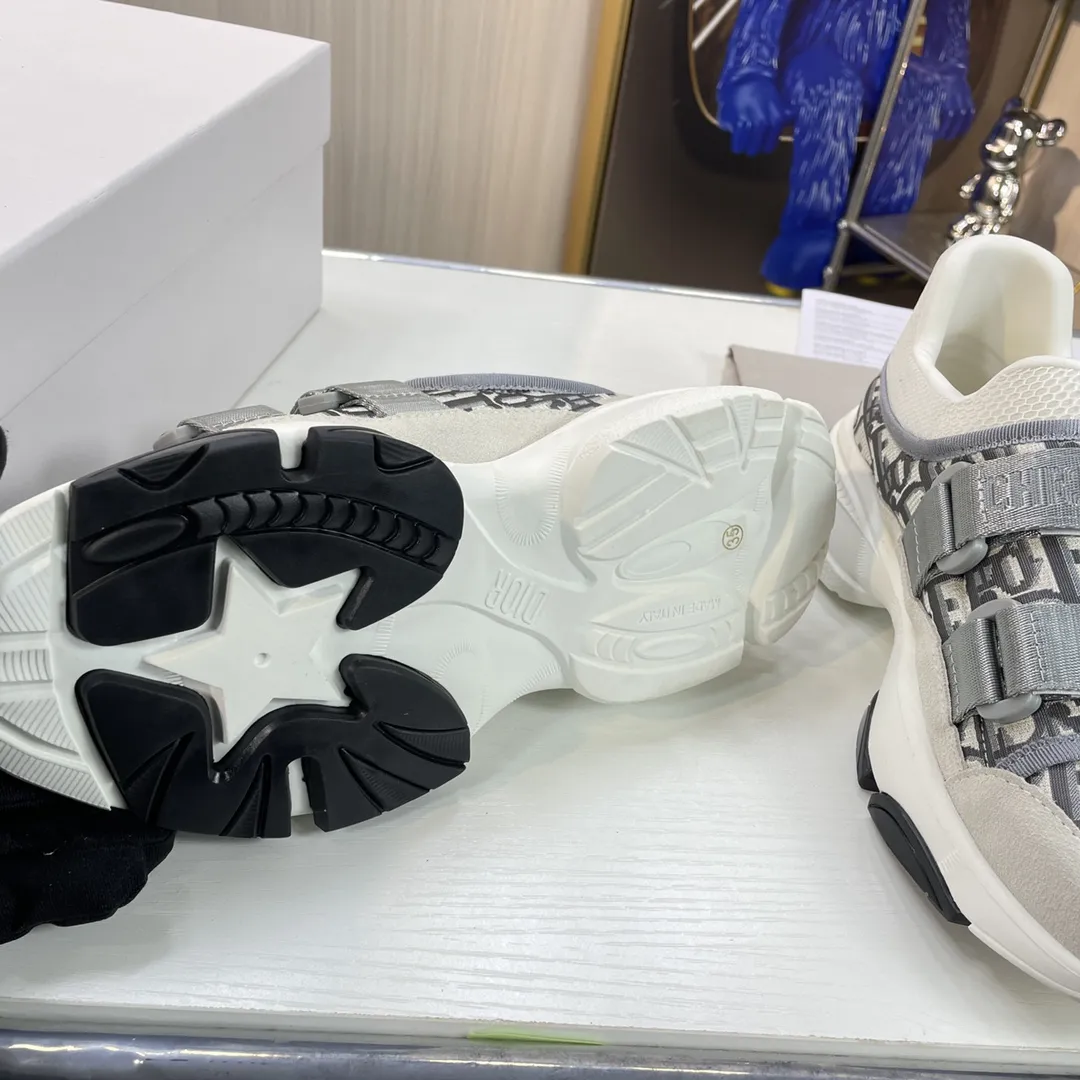 橙子出厂价💰170 Dior 迪奥 魔术贴休闲运动鞋 增高厚底老爹鞋 完美复刻 版型超级正 鞋面对原版科技面料迷彩 质感超好 牛皮垫脚 原版魔术贴织带可调节 松紧 对原版打码 开模原版组合发泡大底（TPU+RB+PU）轻盈舒适 厚底增高显瘦 运动时尚百搭 码数：35-42