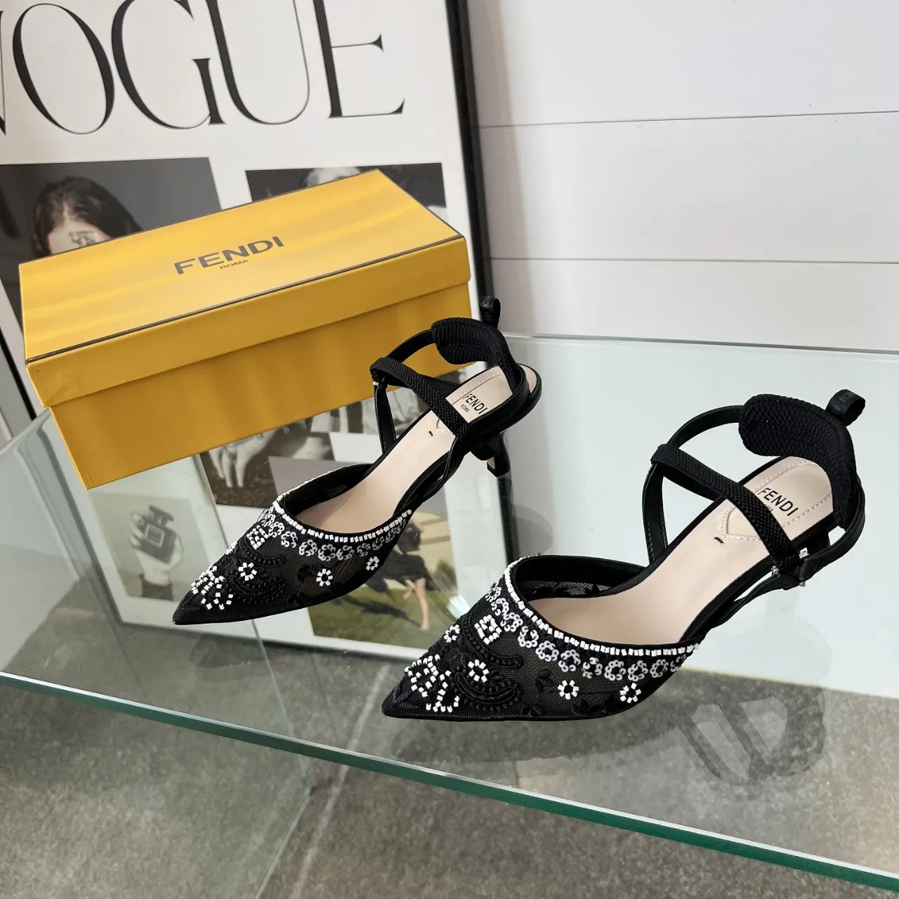 芬迪新款上线 跟高: 5.5 8.5 35-40(41、42、定做) P290芬迪新款上线 跟高: 5.5 8.5 35-40(41、42、定做) P290