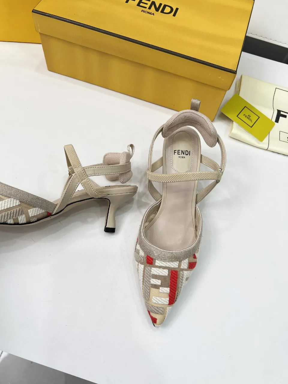 芬迪新款上线 跟高: 5.5 8.5 35-40（41、42、定做）p260