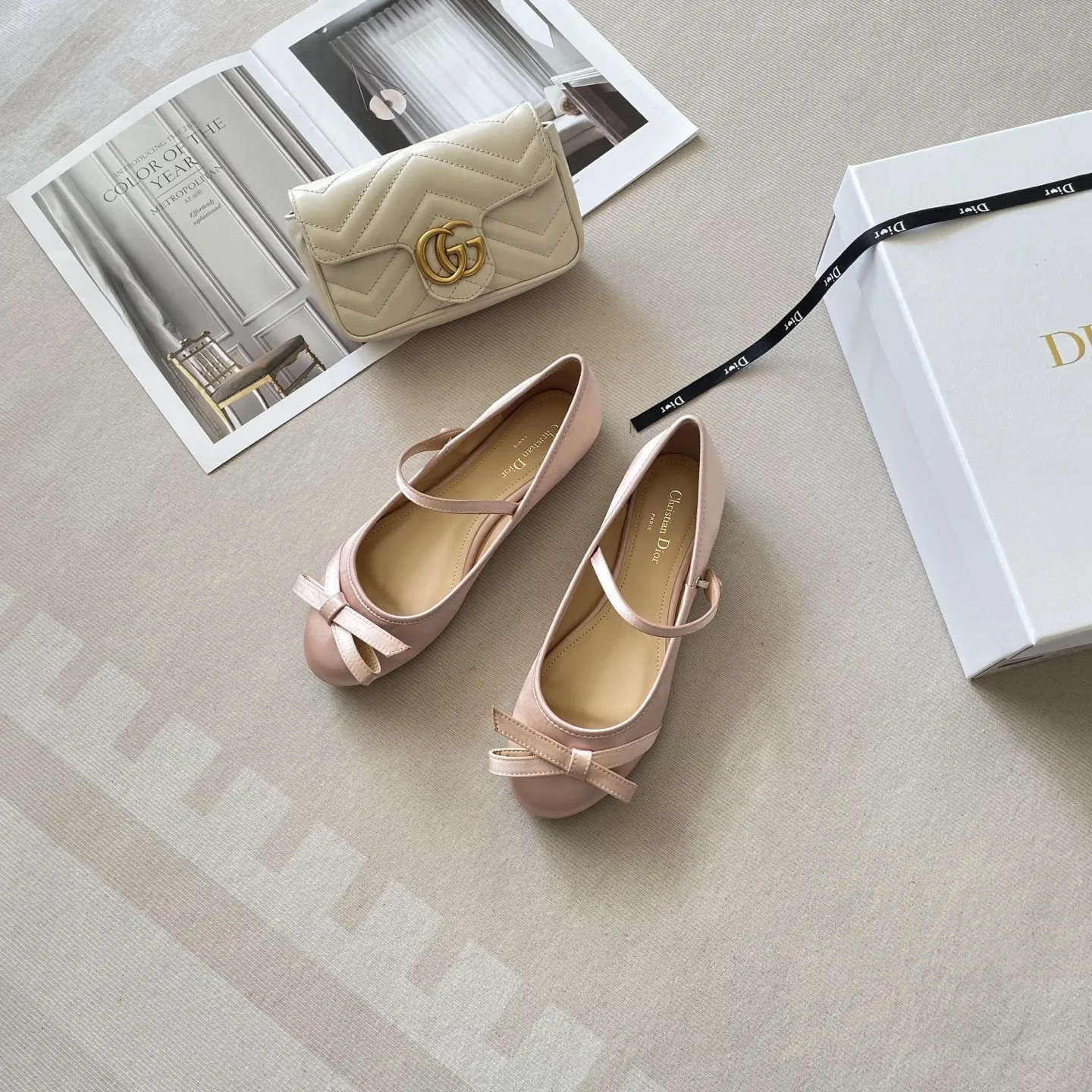 橙子出厂价💰110 DIOR 迪奥 2026顶级专柜 早春新款 官网上新 独家首发 迪奥 DIOR PUNK 26P 芭蕾舞鞋/平底玛丽珍/玛丽珍/芭蕾舞鞋/DIOR PUNK 穿搭/DIOR 小红书新品 早春OOTD DIOR PUNK 千金穿搭 ➤ 原版开模 代购版本 ➤ 混种环保绸缎鞋面 ➤ 私模意大利真皮大底 ➤ 全套专柜包装 Size:35-41