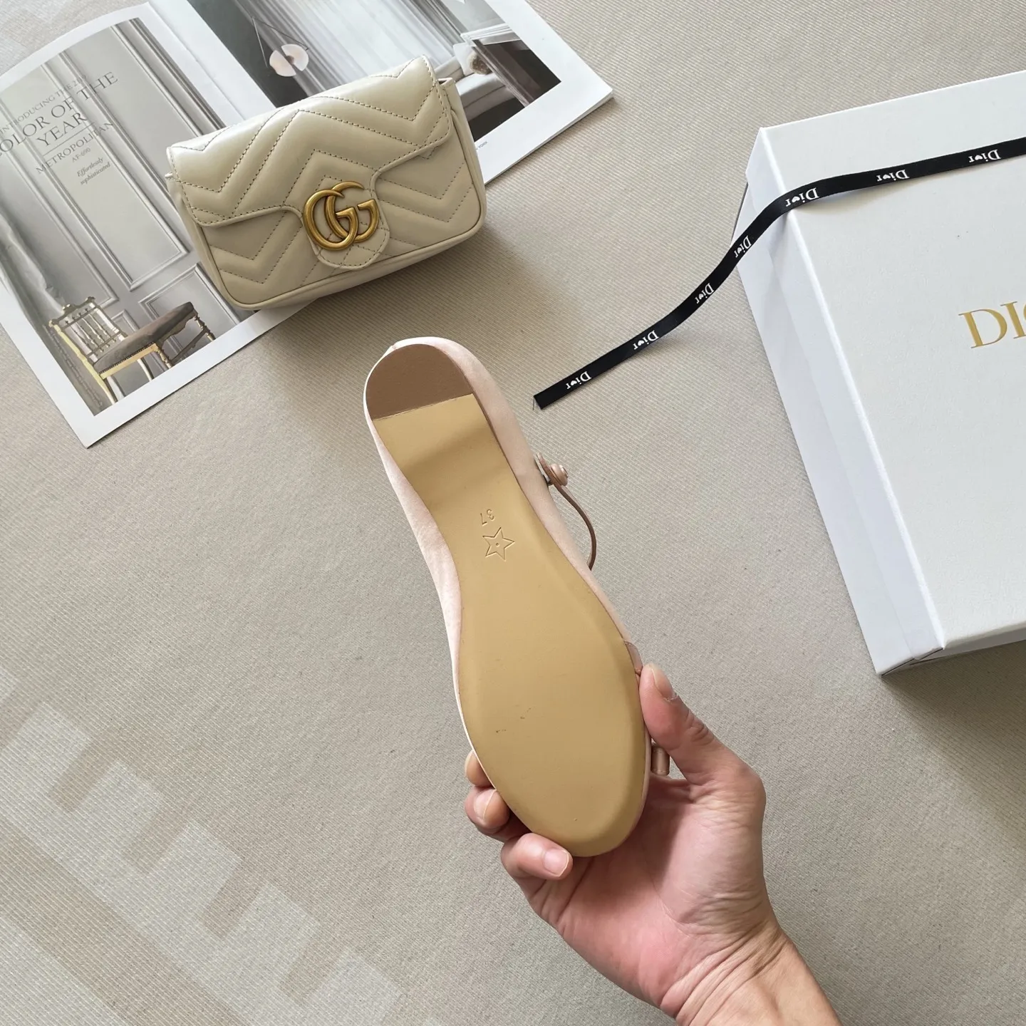 橙子出厂价💰110 DIOR 迪奥 2026顶级专柜 早春新款 官网上新 独家首发 迪奥 DIOR PUNK 26P 芭蕾舞鞋/平底玛丽珍/玛丽珍/芭蕾舞鞋/DIOR PUNK 穿搭/DIOR 小红书新品 早春OOTD DIOR PUNK 千金穿搭 ➤ 原版开模 代购版本 ➤ 混种环保绸缎鞋面 ➤ 私模意大利真皮大底 ➤ 全套专柜包装 Size:35-41