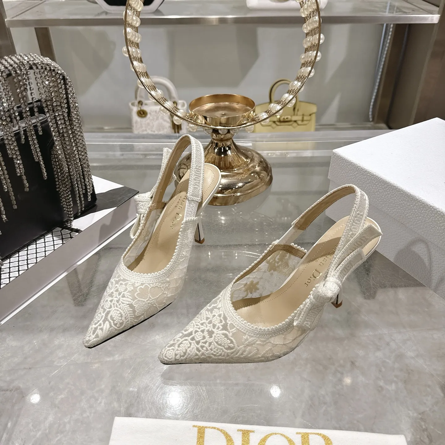 出厂300💰🎆 Dior 迪奥 2026春夏走秀新款bling...bling...水晶鞋 Capture系列高跟女鞋 明星同款凉鞋 市面顶级高端版本 独家发售 材质:原版定制特殊材料+水染羊皮垫脚+原版开模五金扣+意大利真皮大底 跟高:4.5cm 8.5cm size：34-41 (40 .41)定做