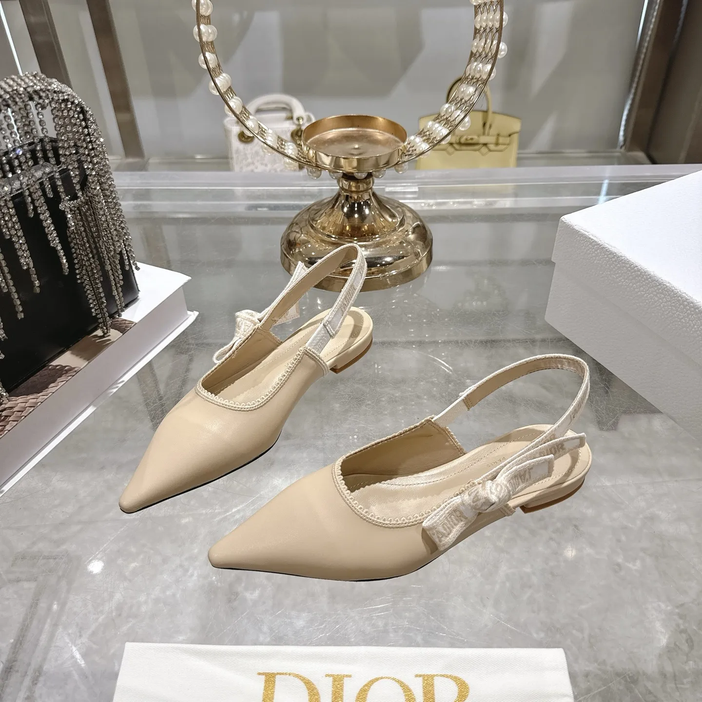 出厂300💰🎆 Dior 迪奥 2025秋冬走秀新款bling...bling...水晶鞋 Capture系列高跟女鞋 明星同款水钻凉鞋 市面顶级高端版本 独家发售 材质:原版定制特殊材料+水染羊皮垫脚+原版开模五金扣+意大利真皮大底 跟高:平底 4.5cm 8.5cm size:34-41 (40 .41)定做