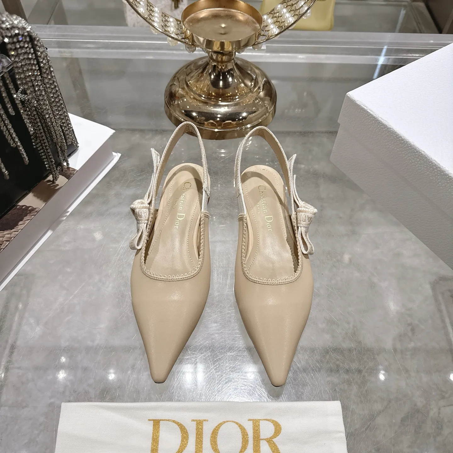 出厂300💰🎆 Dior 迪奥 2025秋冬走秀新款bling...bling...水晶鞋 Capture系列高跟女鞋 明星同款水钻凉鞋 市面顶级高端版本 独家发售 材质:原版定制特殊材料+水染羊皮垫脚+原版开模五金扣+意大利真皮大底 跟高:平底 4.5cm 8.5cm size:34-41 (40 .41)定做