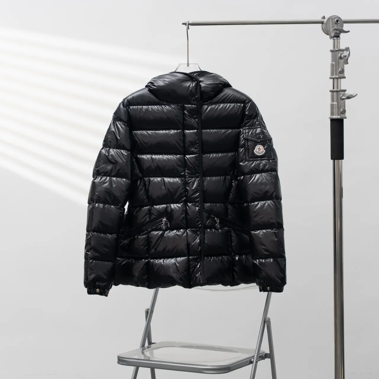 工厂直供💰650 MONCLER丨蒙口Barante女士拉链口袋收腰羽绒服 配色：黑色 尺码：1-4