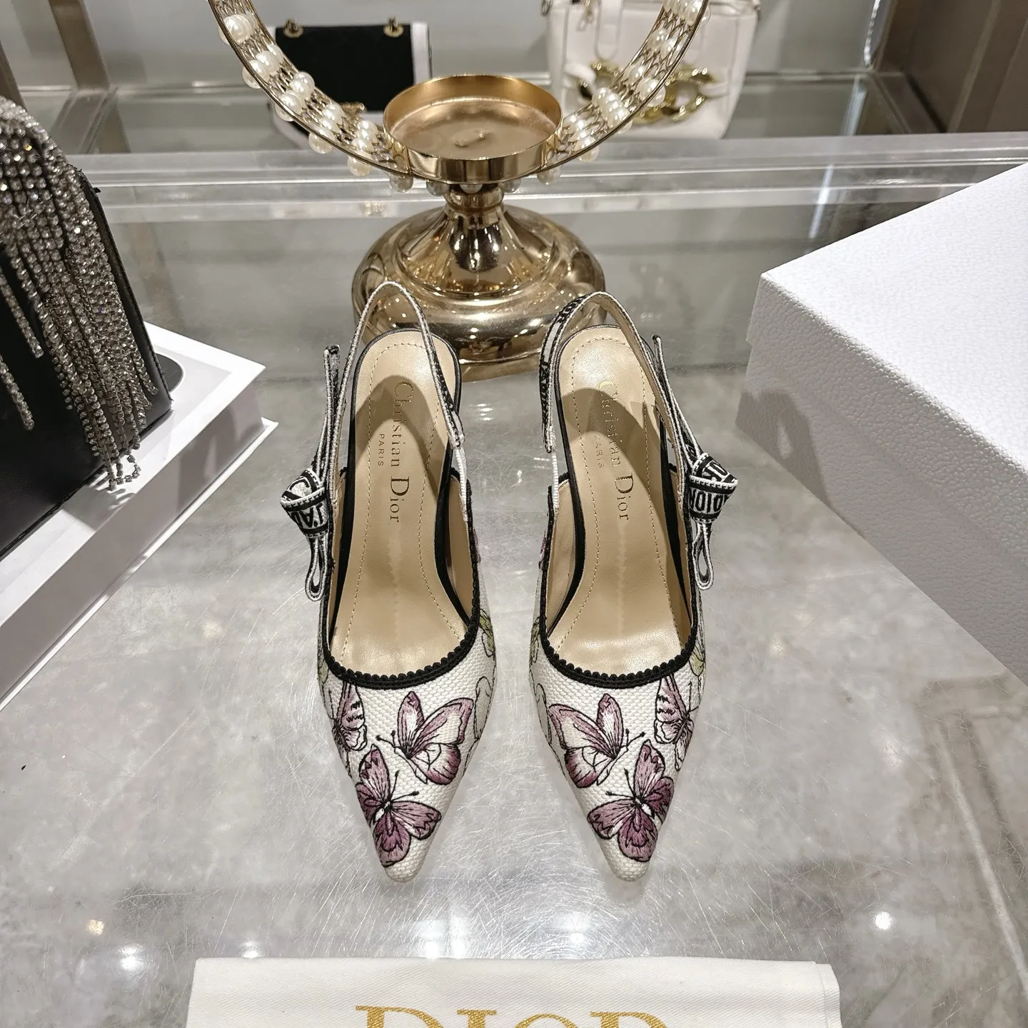 出厂300💰🎆 Dior 迪奥 2026春夏走秀新款bling...bling...水晶鞋 Capture系列高跟女鞋 明星同款凉鞋 市面顶级高端版本 独家发售 材质:原版定制特殊材料+水染羊皮垫脚+原版开模五金扣+意大利真皮大底 跟高:4.5cm 8.5cm size:34-41 (40 .41)定做