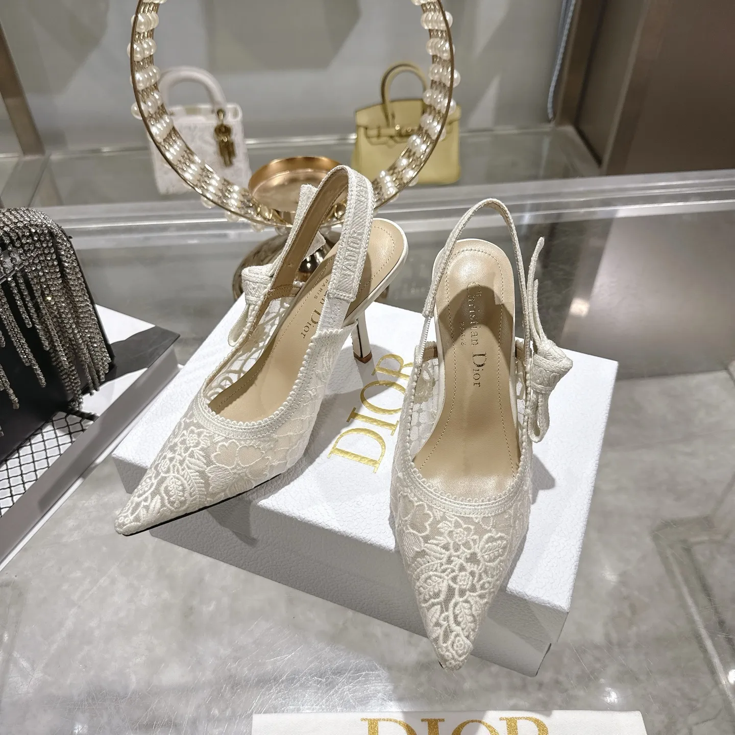 出厂300💰🎆 Dior 迪奥 2026春夏走秀新款bling...bling...水晶鞋 Capture系列高跟女鞋 明星同款凉鞋 市面顶级高端版本 独家发售 材质:原版定制特殊材料+水染羊皮垫脚+原版开模五金扣+意大利真皮大底 跟高:4.5cm 8.5cm size:34-41 (40 .41)定做