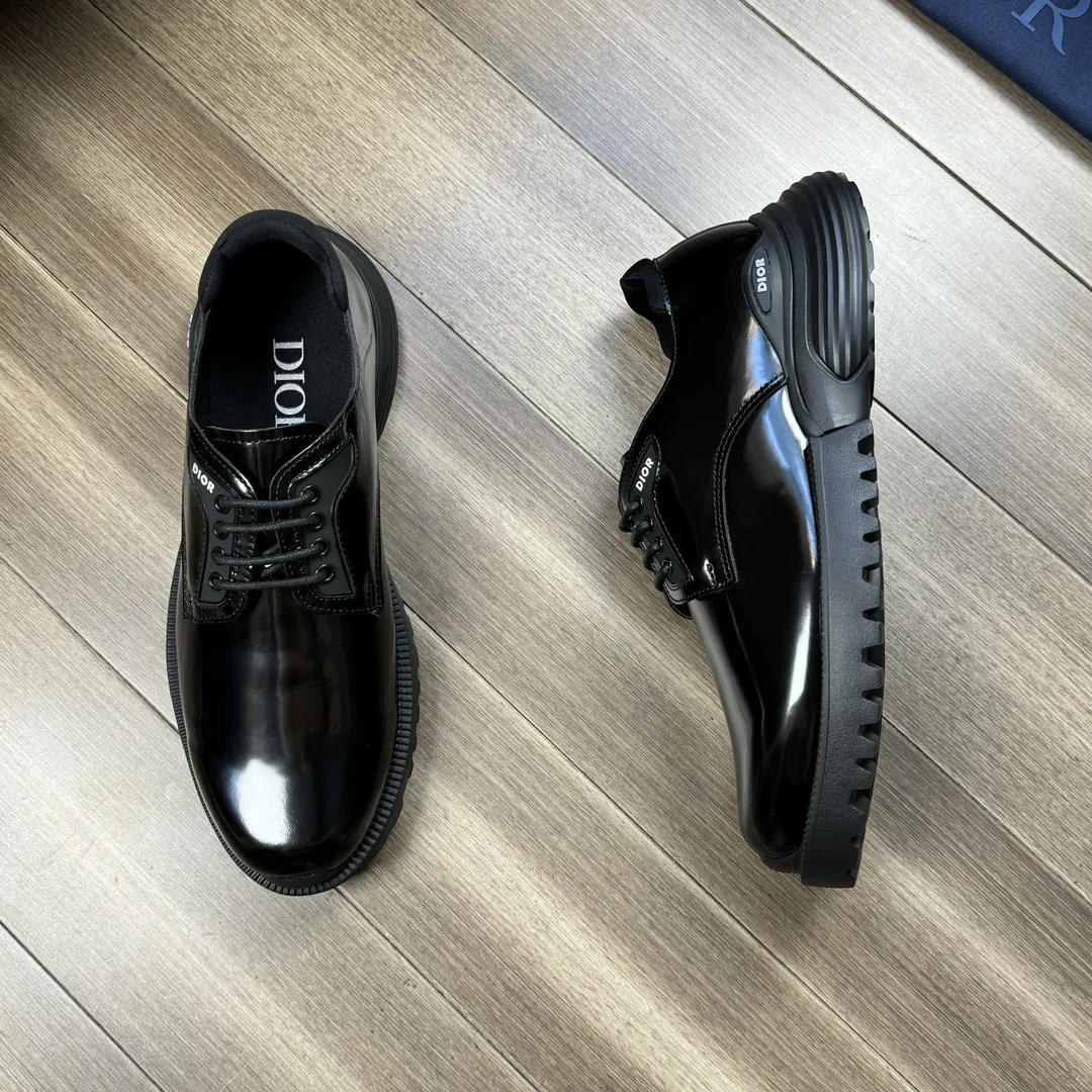 【Dior】迪奥 P450💰 -高端品质 原单 -鞋面：🔝开边珠小牛皮、车缝品牌塑胶鞋耳 -内里：水染牛皮，垫脚；网帆布布匹 -大底：超轻TPU发泡：双色成型大底 -超高品控&middot;做工精细：凸显(高端&middot;贵气&middot;档次) -Size ：39-44（38，45，46，可订做)&middot;0173
