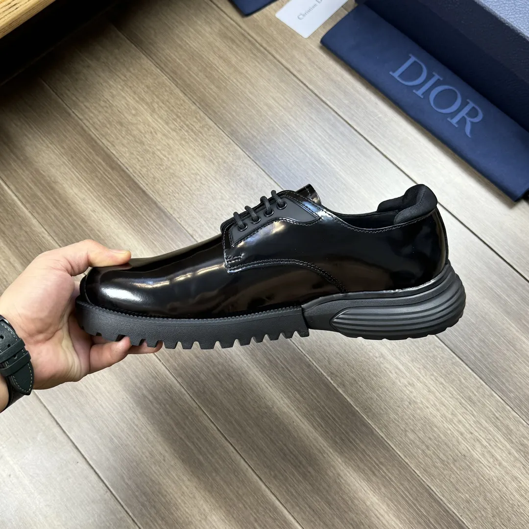 【Dior】迪奥 P450💰 -高端品质 原单 -鞋面:🔝开边珠小牛皮、车缝品牌塑胶鞋耳 -内里:水染牛皮,垫脚;网帆布布匹 -大底:超轻TPU发泡:双色成型大底 -超高品控·做工精细:凸显(高端·贵气·档次) -Size :39-44(38,45,46,可订做)·0173