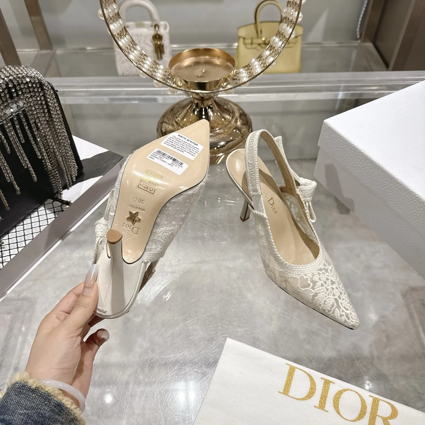 出厂300💰🎆 Dior 迪奥 2026春夏走秀新款bling...bling...水晶鞋 Capture系列高跟女鞋 明星同款凉鞋 市面顶级高端版本 独家发售 材质:原版定制特殊材料+水染羊皮垫脚+原版开模五金扣+意大利真皮大底 跟高:4.5cm 8.5cm size:34-41 (40 .41)定做