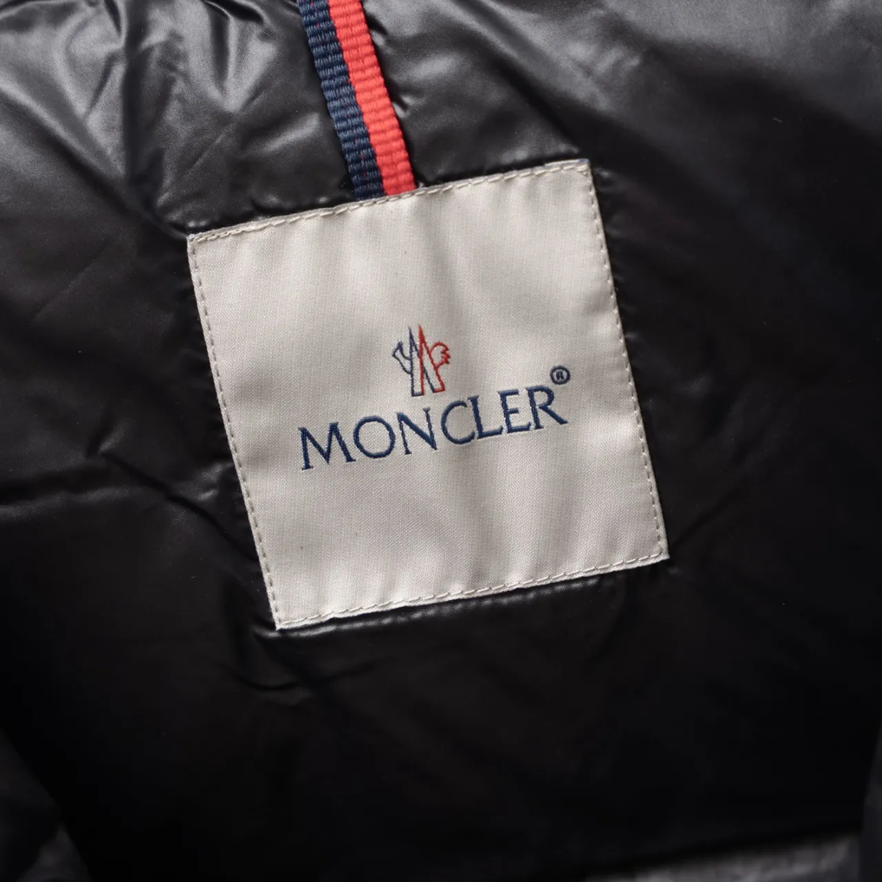 工厂直供💰650 MONCLER丨蒙口Barante女士拉链口袋收腰羽绒服 配色:黑色 尺码:1-4