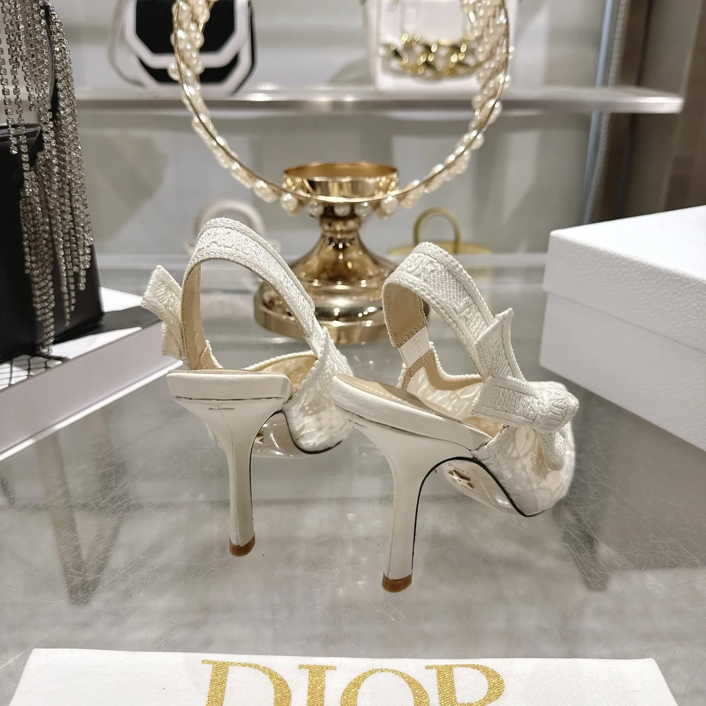 出厂300💰🎆 Dior 迪奥 2026春夏走秀新款bling...bling...水晶鞋 Capture系列高跟女鞋 明星同款凉鞋 市面顶级高端版本 独家发售 材质:原版定制特殊材料+水染羊皮垫脚+原版开模五金扣+意大利真皮大底 跟高:4.5cm 8.5cm size:34-41 (40 .41)定做