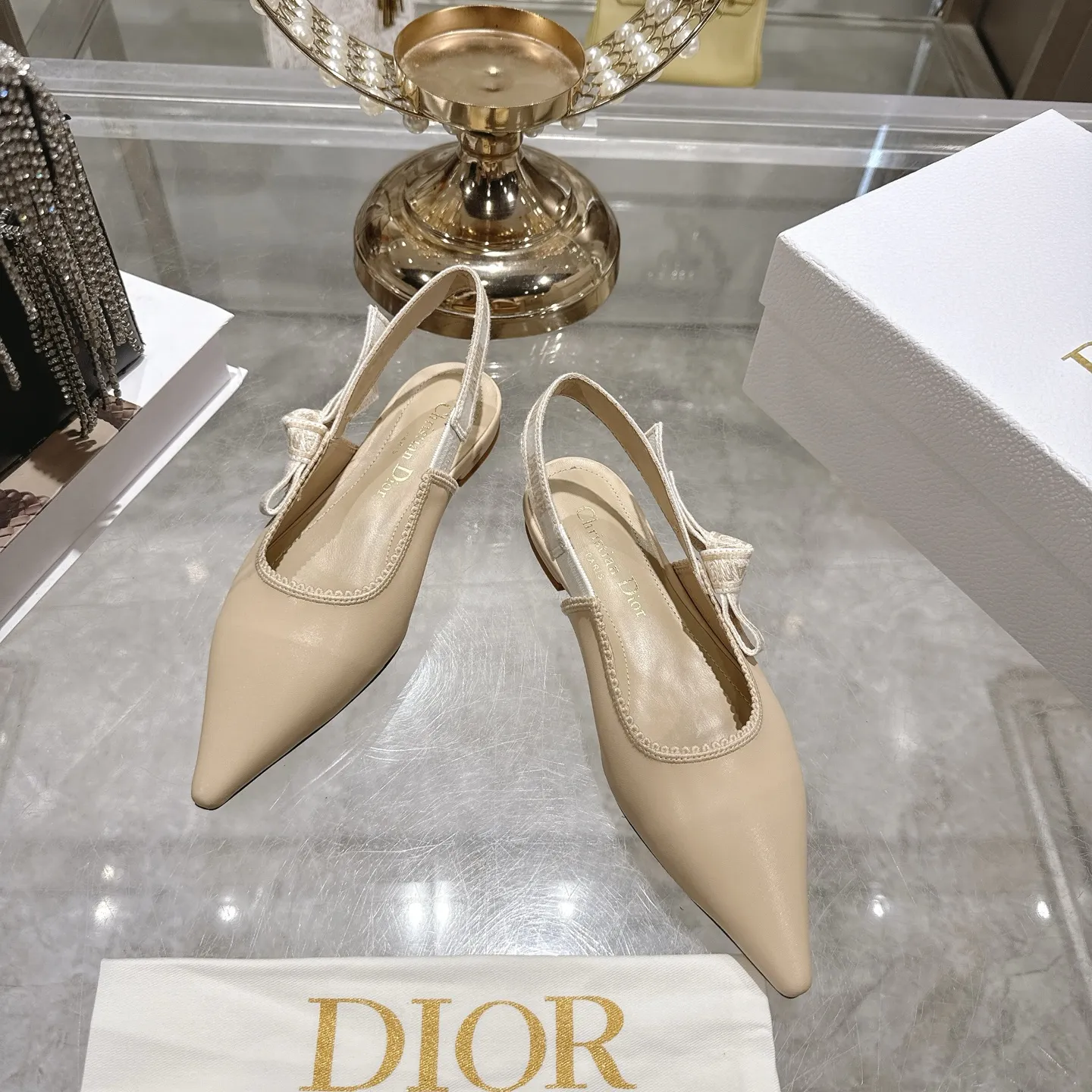 出厂300💰🎆 Dior 迪奥 2025秋冬走秀新款bling...bling...水晶鞋 Capture系列高跟女鞋 明星同款水钻凉鞋 市面顶级高端版本 独家发售 材质:原版定制特殊材料+水染羊皮垫脚+原版开模五金扣+意大利真皮大底 跟高:平底 4.5cm 8.5cm size:34-41 (40 .41)定做