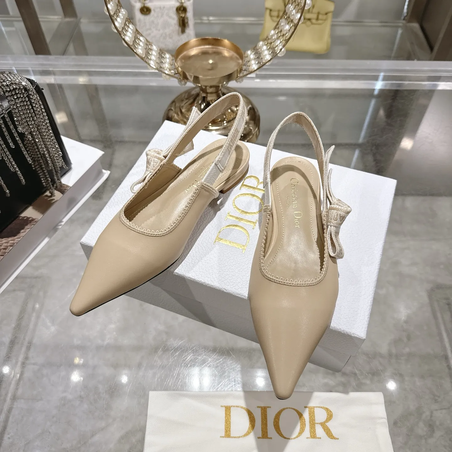 出厂300💰🎆 Dior 迪奥 2025秋冬走秀新款bling...bling...水晶鞋 Capture系列高跟女鞋 明星同款水钻凉鞋 市面顶级高端版本 独家发售 材质:原版定制特殊材料+水染羊皮垫脚+原版开模五金扣+意大利真皮大底 跟高:平底 4.5cm 8.5cm size:34-41 (40 .41)定做